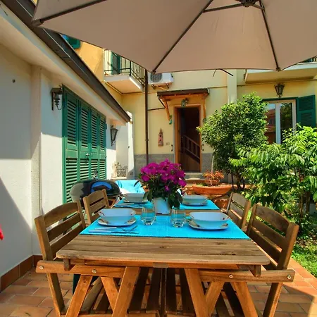 Casa Con Giardino, Garage, Wi-fi, 2 Bagni E Ac In Da Letto Сasa de vacaciones