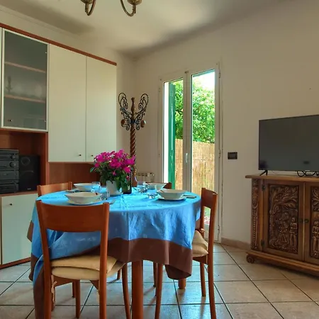 Casa Con Giardino, Garage, Wi-fi, 2 Bagni E Ac In Da Letto