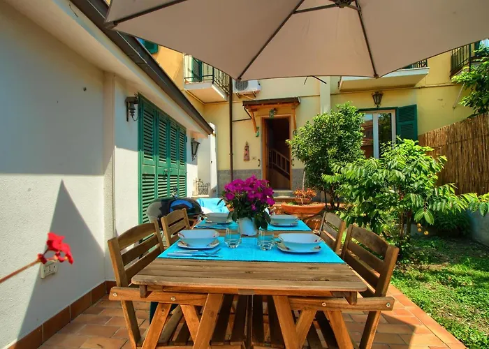 Casa Con Giardino, Garage, Wi-fi, 2 Bagni E Ac In Da Letto Сasa de vacaciones