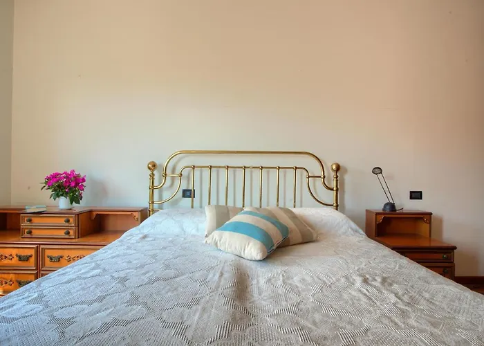 Casa Con Giardino, Garage, Wi-fi, 2 Bagni E Ac In Da Letto Feriehus