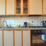 Casa Con Giardino, Garage, Wi-fi, 2 Bagni E Ac In Da Letto بيت للعطل