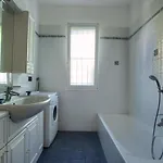 Casa Con Giardino, Garage, Wi-fi, 2 Bagni E Ac In Da Letto بيت للعطل إمبيريا