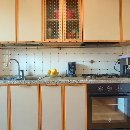 Casa Con Giardino, Garage, Wi-fi, 2 Bagni E Ac In Da Letto Tatil Evi