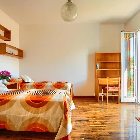 Hébergement de vacances Casa Con Giardino, Garage, Wi-fi, 2 Bagni E Ac In Da Letto *