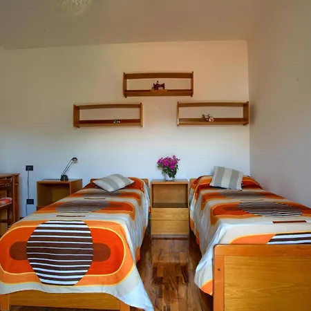 Casa Con Giardino, Garage, Wi-fi, 2 Bagni E Ac In Da Letto