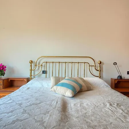 Casa Con Giardino, Garage, Wi-fi, 2 Bagni E Ac In Da Letto Holiday home
