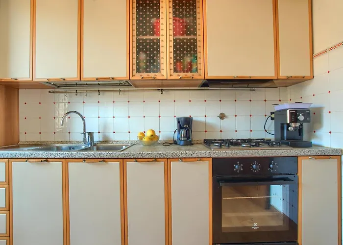 Casa Con Giardino, Garage, Wi-fi, 2 Bagni E Ac In Da Letto Semesterbostad