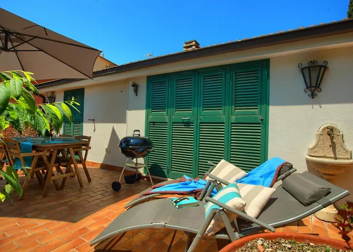 Casa Con Giardino, Garage, Wi-fi, 2 Bagni E Ac In Da Letto Σπίτι διακοπών Imperia